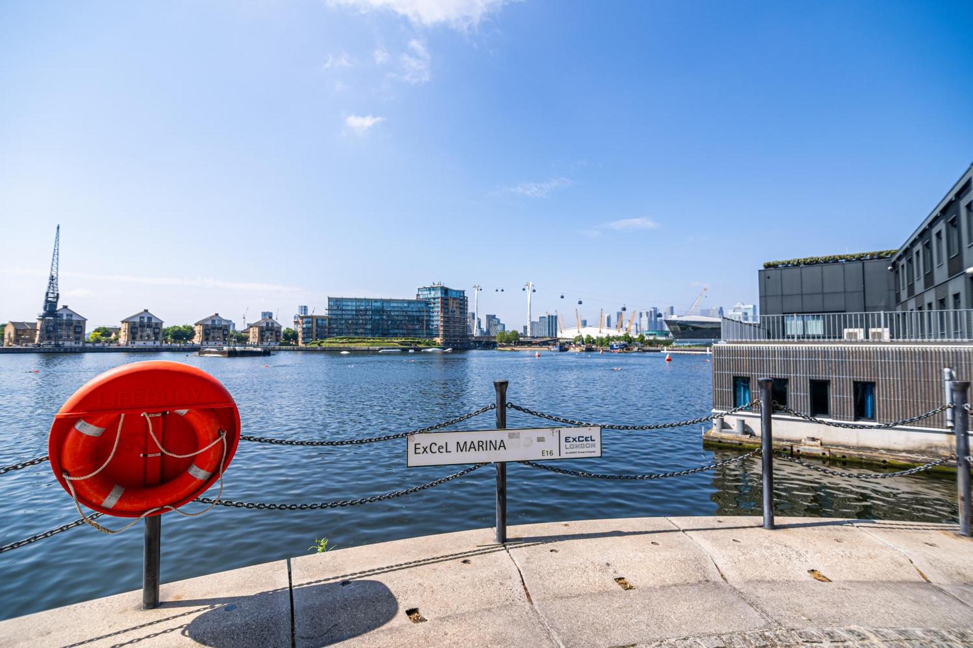 Excel London Majestic Apartment Exterior photo